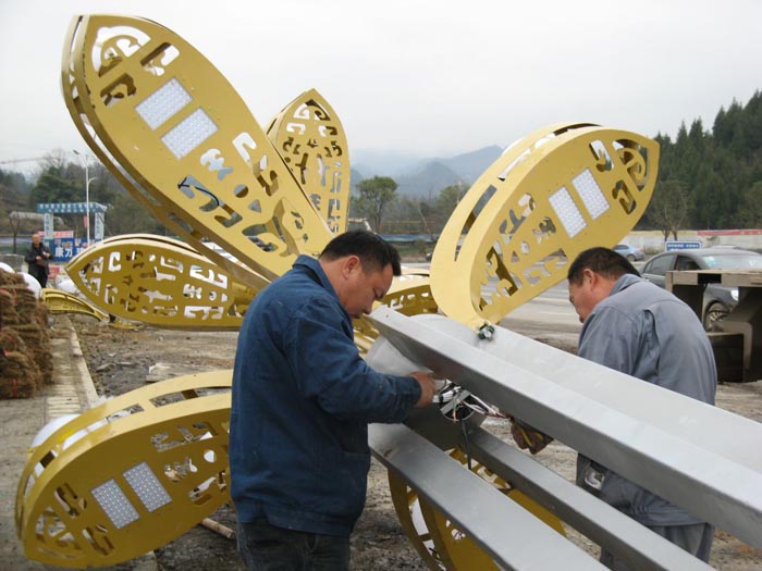 ���̰���